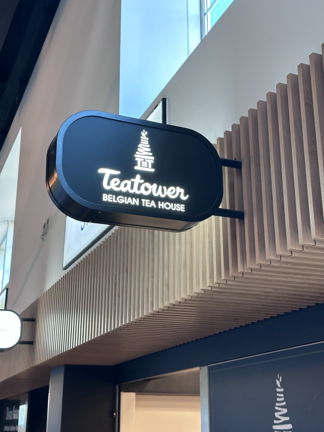 Enseigne Teatower Belgian Tea House au Shopping Rocourt