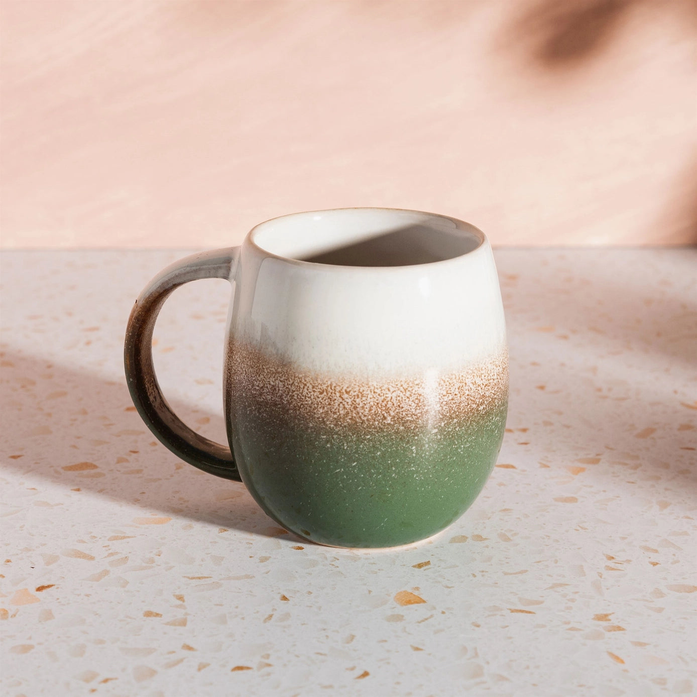 Tasse verte ombrée thé chaud finition émaillée