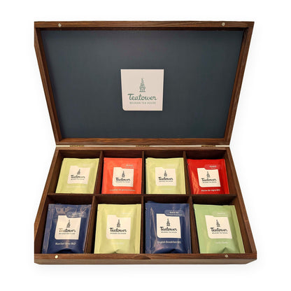 Coffret en bois Teatower vu de dessus avec les 8 références de thés et infusions